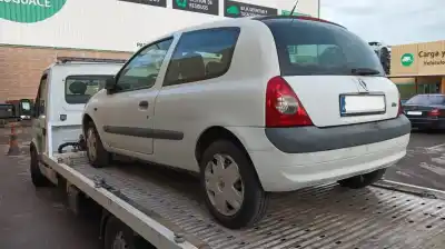 Véhicule à la ferraille renault clio ii (bb_, cb_) 1.2 16v (bb05, bb0w, bb11, bb27, bb2t, bb2u, bb2v, cb05,... de l'année 2002 alimenté d4fb7