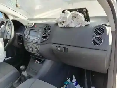 Veículo de Sucata volkswagen golf v berlina (1k1) 1.9 tdi do ano 2005 alimentado bkc