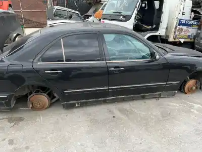 Veicolo di demolizione mercedes-benz clase e w210 berlina 320 210.055 dell'anno 1995 alimentato 