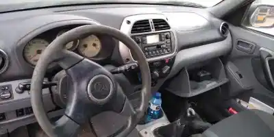 Veicolo di demolizione toyota rav4 (a2) 1cdftv dell'anno 2002 alimentato 1cdftv