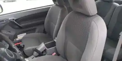 Veicolo di demolizione toyota rav4 (a2) 1cdftv dell'anno 2002 alimentato 1cdftv