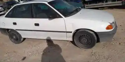 Veicolo di demolizione opel astra f berlina dell'anno 1997 alimentato x17dtl