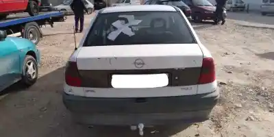 Veicolo di demolizione opel astra f berlina dell'anno 1997 alimentato x17dtl