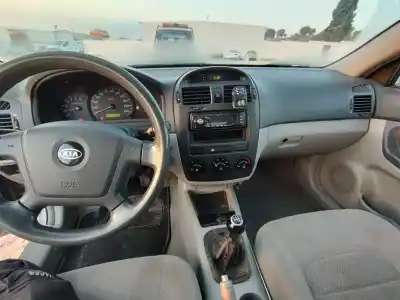 Sloopvoertuig daelim carens 2.0 crdi ex monovolumen van het jaar 2002 aangedreven d4ea