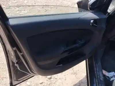Véhicule à la ferraille opel astra h gtc d-z17dth de l'année 2006 alimenté 