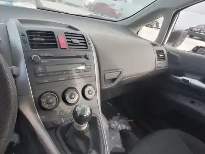 Sloopvoertuig toyota auris (_e15_) 1.4 d-4d (nde150_) van het jaar 2009 aangedreven 1nd