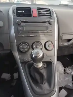 Sloopvoertuig toyota auris (_e15_) 1.4 d-4d (nde150_) van het jaar 2009 aangedreven 1nd