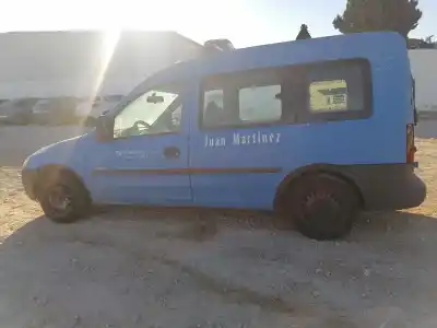 Sloopvoertuig opel combo corsa c van het jaar 2003 aangedreven y17dt