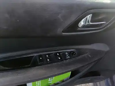 Vehicul casat citroen c4 berlina collection al anului 2004 alimentat 9hx