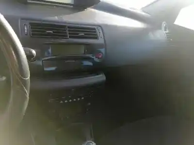 Vehicul casat citroen c4 berlina collection al anului 2004 alimentat 9hx