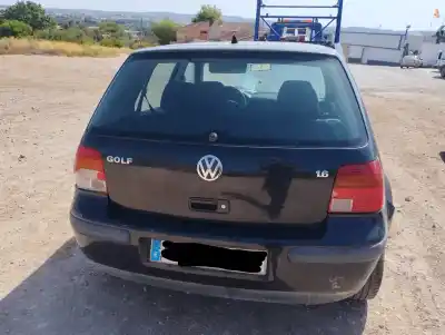 Veículo de Sucata volkswagen golf iv berlina (1j1) 1.6 do ano 1997 alimentado azd