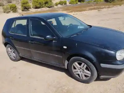 Veículo de Sucata volkswagen golf iv berlina (1j1) 1.6 do ano 1997 alimentado azd