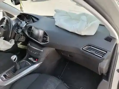 Véhicule à la ferraille peugeot 308 sw bh01 de l'année 2017 alimenté bh01