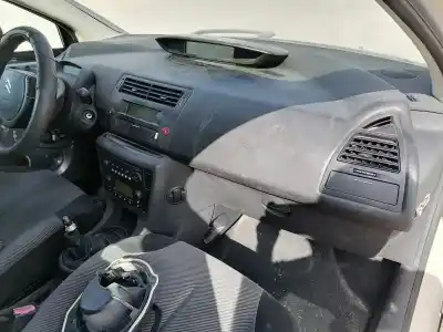 Sloopvoertuig citroen c4 berlina collection van het jaar 2004 aangedreven kfu