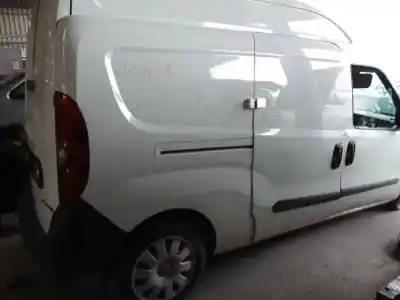 Veículo de Sucata opel combo d kasten l1h1 2.4t 90 cv / 66 kw do ano 2017 alimentado 198a3000