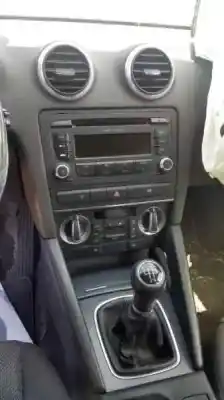 Veicolo di demolizione AUDI A3 (8P1) BLS dell'anno 2009 alimentato BLS