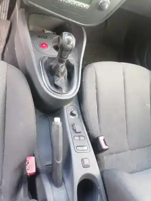 Здавання транспортного засобу seat leon (1p1) 2.0 tdi 16v року 2005 потужний bkd