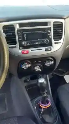 Scrapping Vehicle kia rio (jb) g4ee of the year 2006 powered g4ee