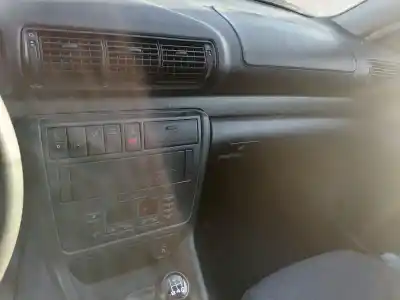 Здавання транспортного засобу audi a4 b5 (8d2) 1.8 року 1994 потужний adr