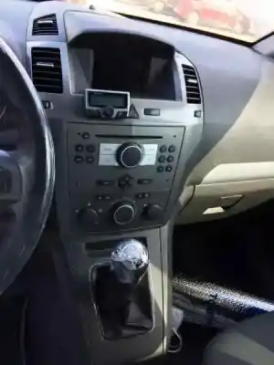 Veicolo di demolizione opel zafira b zafir b dell'anno 2006 alimentato z19dt