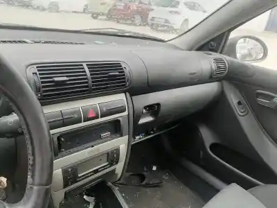 Здавання транспортного засобу seat leon (1m1) signo року 1999 потужний bcb