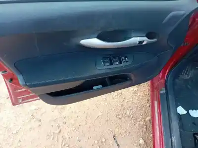 Sloopvoertuig toyota auris (_e15_) 1.4 d-4d (nde150_) van het jaar 2009 aangedreven 1nd