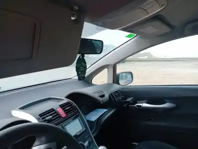 Sloopvoertuig toyota auris (_e15_) 1.4 d-4d (nde150_) van het jaar 2009 aangedreven 1nd