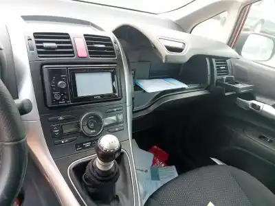 Sloopvoertuig toyota auris (_e15_) 1.4 d-4d (nde150_) van het jaar 2009 aangedreven 1nd