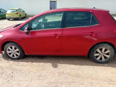 Sloopvoertuig toyota auris (_e15_) 1.4 d-4d (nde150_) van het jaar 2009 aangedreven 1nd