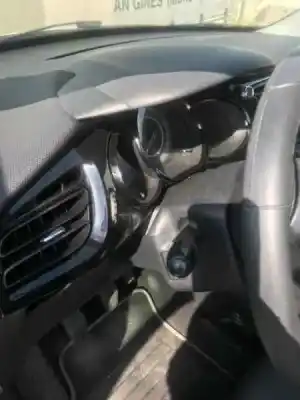 Veículo de Sucata citroen c3 comercial 74 cv / 55 kw do ano 2012 alimentado 8hr