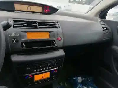 Veículo de Sucata citroen c4 coupe collection do ano 2004 alimentado 9hx