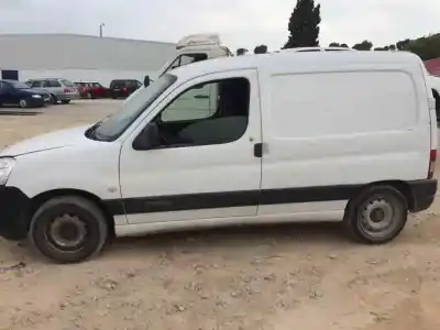 Здавання транспортного засобу renault clio ii fase ii 1.2 року 2003 потужний 