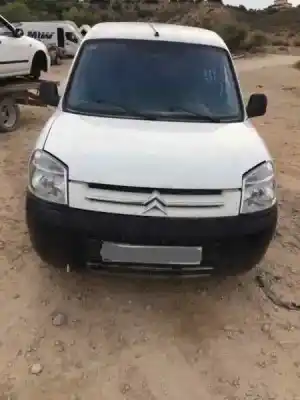 Здавання транспортного засобу renault clio ii fase ii 1.2 року 2003 потужний 