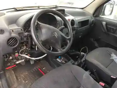 Здавання транспортного засобу renault clio ii fase ii 1.2 року 2003 потужний 