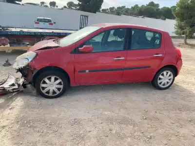 Véhicule à la ferraille renault clio iii emotion de l'année 2006 alimenté d4f d7