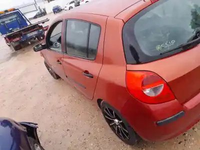 Véhicule à la ferraille renault clio iii exception de l'année 2006 alimenté k9k t7