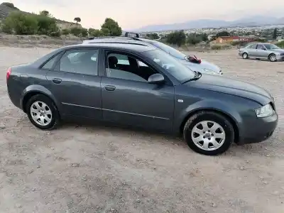 Scrapping Vehicle audi a4 b6 (8e2) 2.0 of the year 2000 powered alt