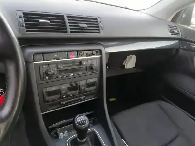Scrapping Vehicle audi a4 b6 (8e2) 2.0 of the year 2000 powered alt