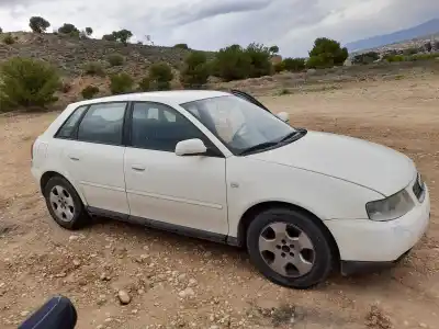 Veículo de Sucata audi a3 (8l1) 1.6 do ano 2000 alimentado avu