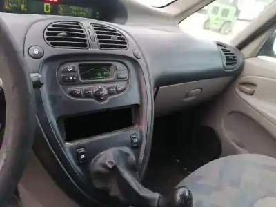 Veículo de Sucata citroen xsara picasso 1.6 16v exclusive 95 cv / 70 kw do ano 2000 alimentado rhy