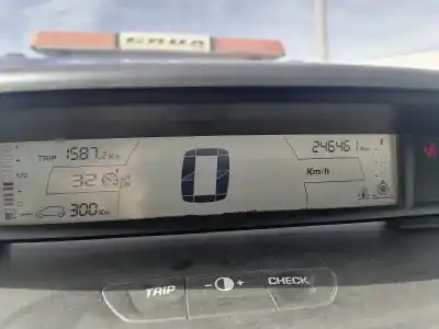 Veículo de Sucata citroen c4 berlina vtr plus do ano 2004 alimentado 9hy