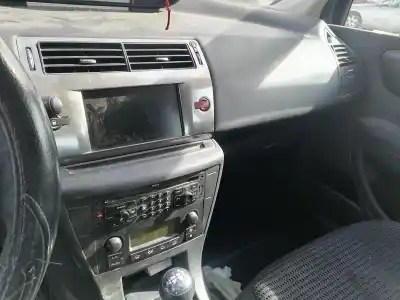 Veículo de Sucata citroen c4 berlina vtr plus do ano 2004 alimentado 9hy