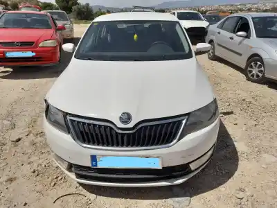 Veículo de Sucata skoda rapid ambition do ano 2012 alimentado cay