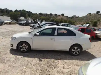 Veículo de Sucata skoda rapid ambition do ano 2012 alimentado cay