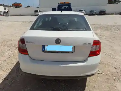 Veículo de Sucata skoda rapid ambition do ano 2012 alimentado cay