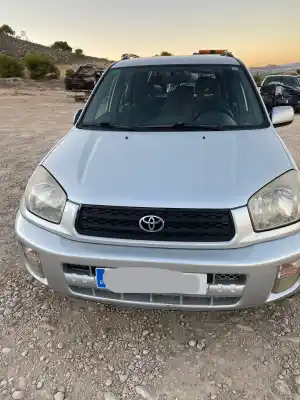 Veicolo di demolizione TOYOTA RAV4 (A2) 1ZZFE dell'anno 2002 alimentato 1ZZFE