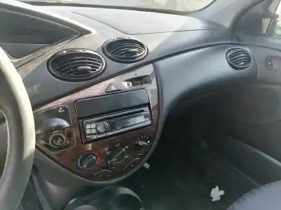 Veículo de Sucata ford focus berlina (cak) ambiente do ano 1999 alimentado fyda g