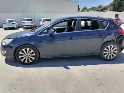 Veículo de Sucata opel astra j berlina 5p a17dtr do ano 2009 alimentado a17dtr