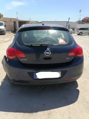 Veículo de Sucata opel astra j berlina 5p a17dtr do ano 2009 alimentado a17dtr