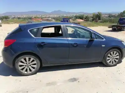 Veículo de Sucata opel astra j berlina 5p a17dtr do ano 2009 alimentado a17dtr